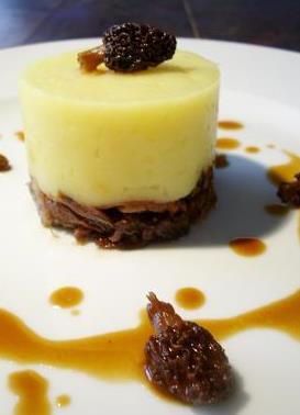 parmentier à l'huile de noisettes et confit de canard aux morilles