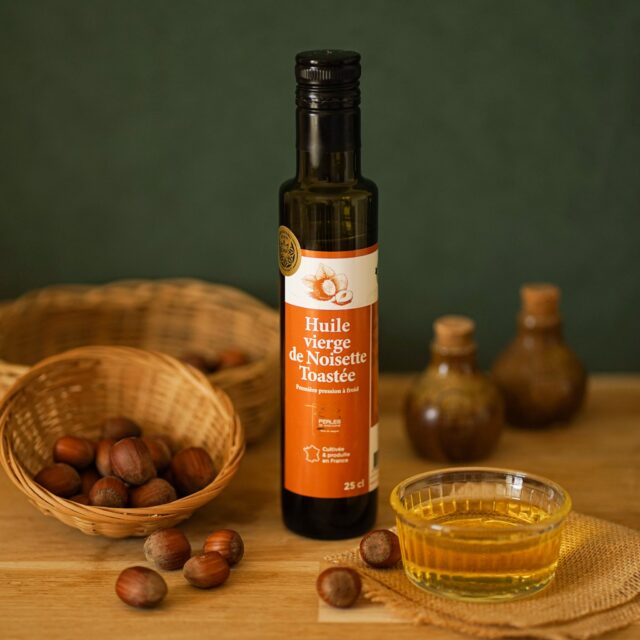 🌰 Nouveau lot d'Huile de Noisettes 🌰

Suite à la réception de toutes les analyses physicochimiques et microbiologiques, notre dernière production d'Huile de Noisettes est disponible à la vente 🧪🔬

Cette huile, déclinée en deux version : noisettes crues ou toastées, sera vendue en alimentaire et en cosmétique ✨

Ses nombreux bienfaits naturels en font un produit de soin "In and Out" excellent tant en application cutanée, capillaire, ou en huile de table 🥰 

N'hésitez pas à nous demander un échantillon via notre nouveau site internet : 
🌐 https://perles-gascogne.com/

#noisettesfrancaises #noisetteslocales #huiledenoisette #sudouest #sourcinglocal #inandout #noncomedogene #perlesdegascogne